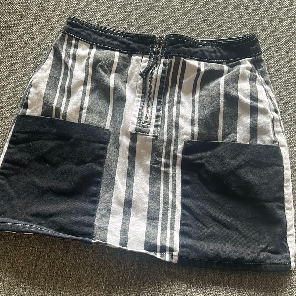 Striped Black & White Mini Skirt w Zipper up the Front